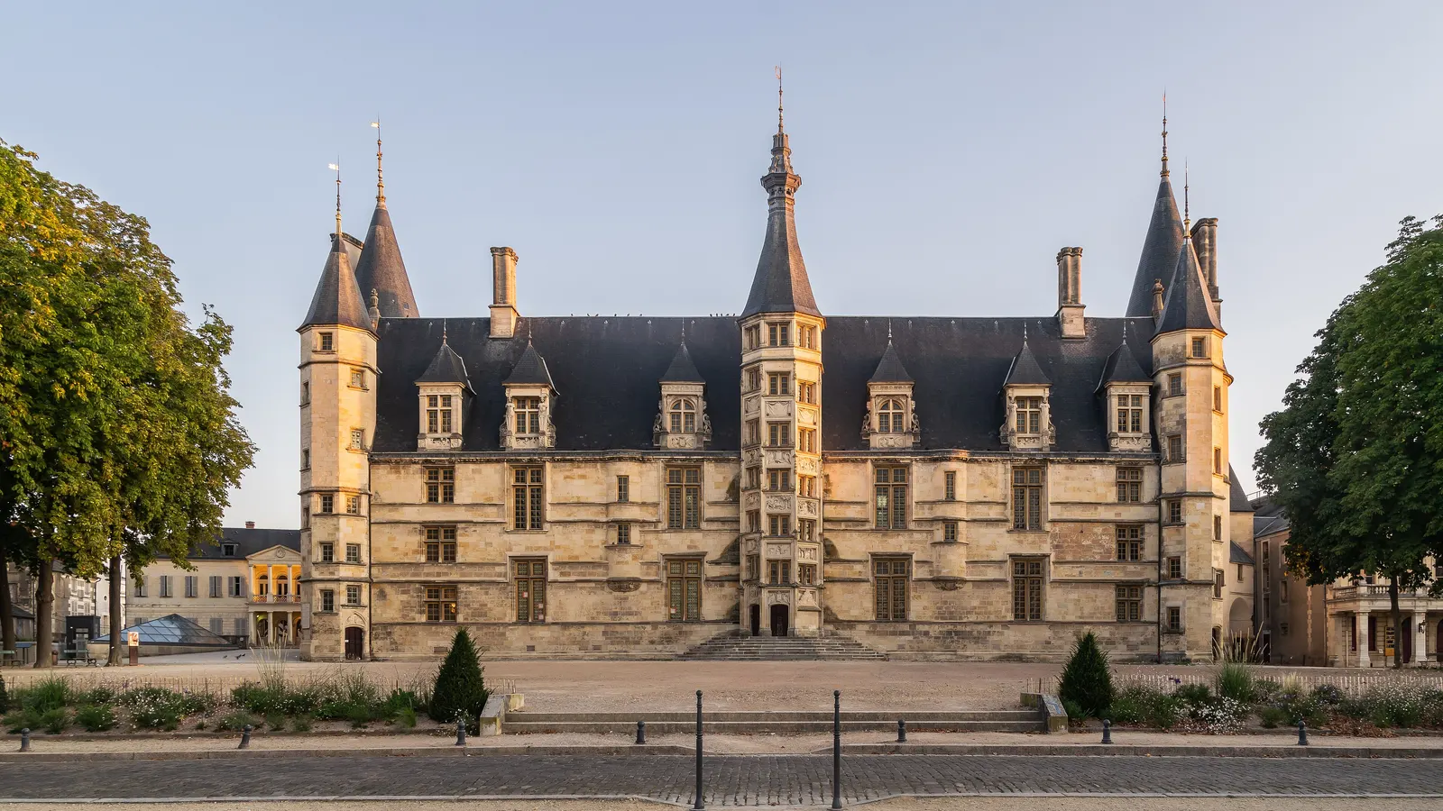Le palais ducal de Nevers, au cœur du centre historique