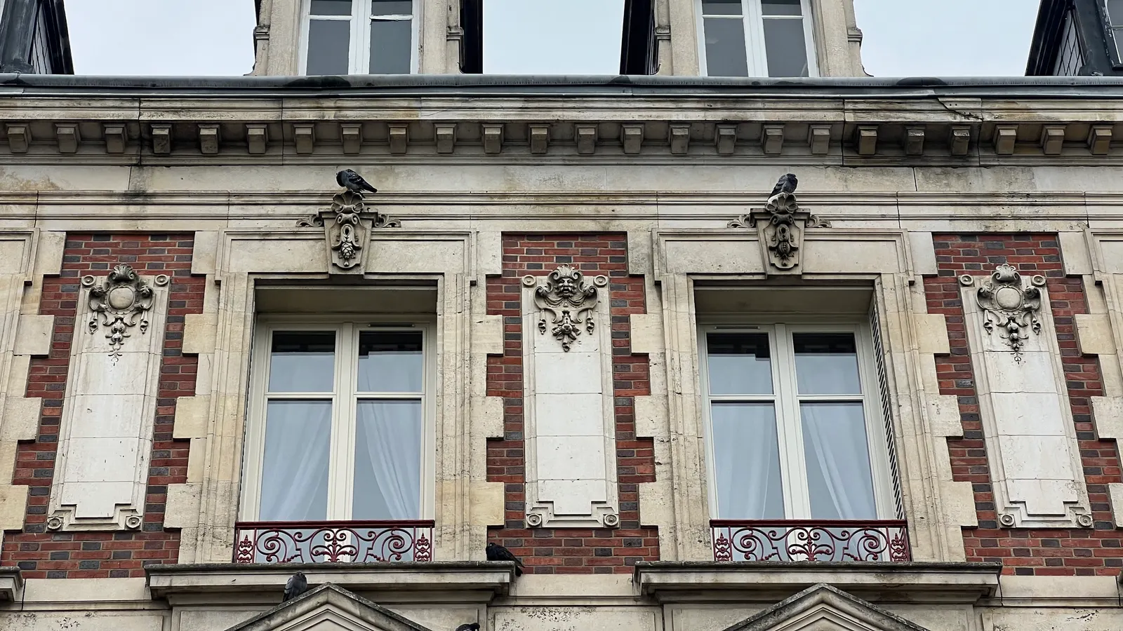 Une maison bourgeoise en brique et pierre de l'avenue Colbert, à Nevers